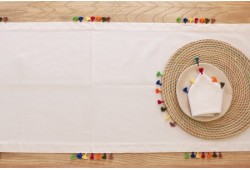 Chemin de table a pompons Chemin de table a pompons